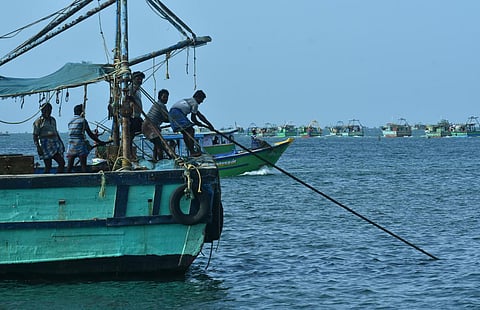 நிவாரணத் தொகை உயர்வு, கடற்கரையோர தடுப்புச் சுவர்... - தமிழக மீனவர் நலத் துறையின் புதிய அறிவிப்புகள்