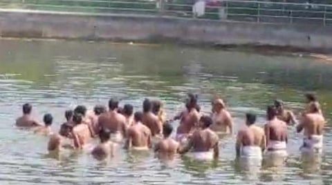 குளத்தில் மூழ்கி உயிரிழந்த அர்ச்சகர் குடும்பத்தினருக்கு தலைவர்கள் இரங்கல்