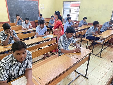 தமிழகம், புதுச்சேரியில் 10-ம் வகுப்பு பொதுத் தேர்வு இன்று தொடங்குகிறது: 9.76 லட்சம் பேர் எழுதுகின்றனர்