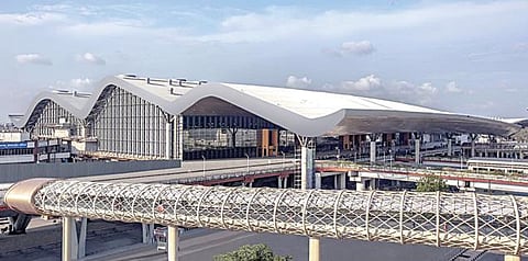 பிரதமர் மோடி திறந்து வைக்கவுள்ள, ரூ.1260 கோடி செலவில் கட்டப்பட்டுள்ள சென்னை விமான நிலையத்தின் ஒருங்கிணைந்த முனையக் கட்டிடத்தின் வெளித்தோற்றம்.