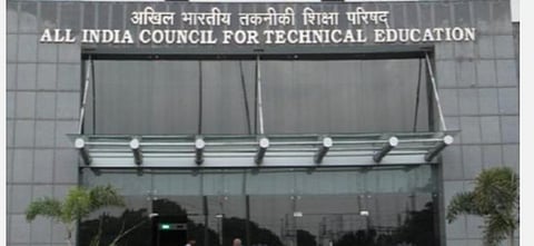 பொறியியல் கல்லூரிகள் அங்கீகாரம் நீட்டிப்பு அனுமதி கோரி ஏப்.16 வரை விண்ணப்பிக்கலாம்