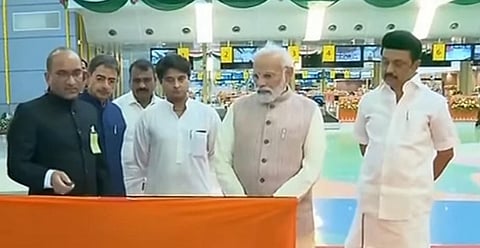 புதிய முனையத்தை பார்வையிட்ட பிரதமர் மோடி