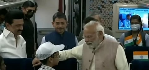 மாணவர்களுடன் கலந்துரையாடிய மோடி