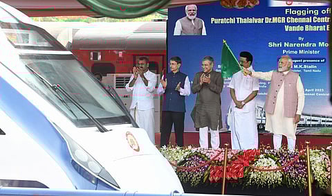 வந்தே பாரத் ரயில் சேவையை தொடங்கி வைத்த பிரதமர் மோடி