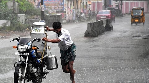 தமிழகத்தில் 2 நாட்கள் மழை பெய்ய வாய்ப்பு - ஓரிரு இடங்களில் இன்று 3 டிகிரி வரை வெப்பநிலை உயரும்