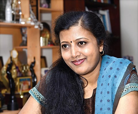 சமூகத்தைக் கெடுக்கக் கூடாது என்பதில் உறுதியாக இருக்கிறேன்! - கவிஞர் தாமரை