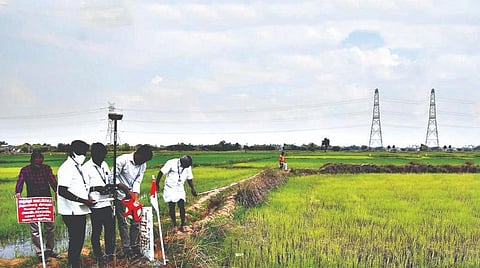 நிலஅளவையின் முடிவுறாத் தொலைவுகள்