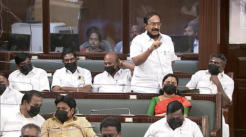 கருப்பு மாஸ்க் அணிந்துள்ள அதிமுக உறுப்பினர்கள்