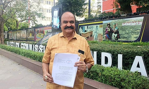 அதிமுக பொதுச்செயலாளராக பழனிசாமியை அங்கீகரிக்க கூடாது: தேர்தல் ஆணையத்தில் புகழேந்தி மனு