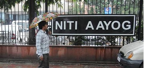 இந்தியாவின் மருந்து தர விதிமுறைகள் சர்வதேச தரத்தில் இருக்க வேண்டும் - நிதி ஆயோக் பரிந்துரை