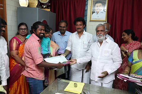 மாணவர் சேர்க்கை தொடங்கி வைத்த அமைச்சர்கள்