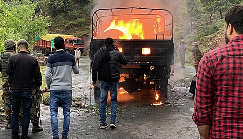 ஜம்மு காஷ்மீரில் பயங்கரவாத தாக்குதல்: ராணுவ வீரர்கள் 5 பேர் உயிரிழப்பு