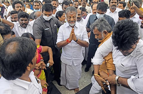 கட்சி உறுப்பினர்களை நீக்கும் அதிகாரம் அதிமுக பொதுக்குழுவுக்கு கிடையாது: ஓபிஎஸ் தரப்பில் மூத்த வழக்கறிஞர்கள் வாதம்