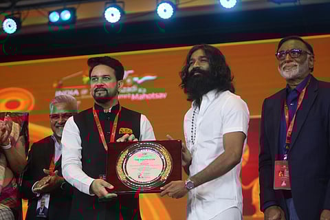 ‘யூத் ஐகான்’ விருதை பெறும் தனுஷ்