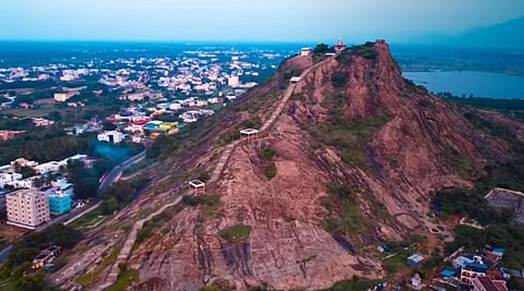 பழநியில் உள்ள இடும்பன் மலை கோயில்