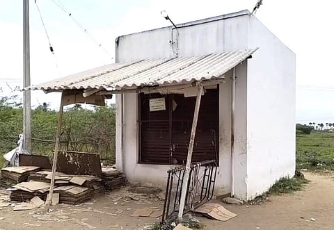 கொள்ளையடிக்கப்பட்ட டாஸ்மாக் கடை.