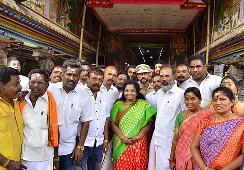 மதுரை மீனாட்சி அம்மன் கோயிலில் சாமி தரிசனம் செய்த தெலங்கானா ஆளுநர் தமிழிசை | படம்: நா. தங்கரத்தினம்