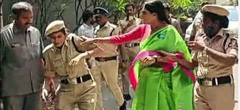 தெலங்கானா | போலீஸாரை கன்னத்தில் அறைந்த ஒய்.எஸ்.ஷர்மிளாவுக்கு 14 நாட்கள் சிறை