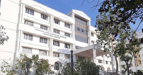 தனியார் பள்ளிகளில் 9 முதல் 12 ஆம் வகுப்பு வரை படிப்போருக்கு மாற்று சான்று தர தடை: புதுச்சேரி கல்வித்துறை