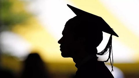 மத்திய அரசின் ‘பதோ பர்தேஷ்’ திட்டம் திடீர் நிறுத்தம் - சிறுபான்மை மாணவர்களின் வெளிநாட்டு கல்வி கனவு கேள்விக்குறி?