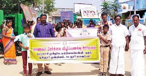 நல்லூர் ஊராட்சி ஒன்றிய நடுநிலைப்பள்ளியில் மாணவர்களை சேர்க்க வலியுறுத்தி விழிப்புணர்வு பேரணி நடைபெற்றது.