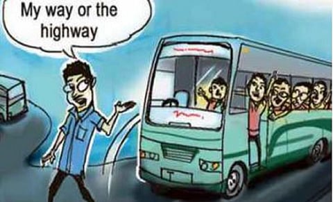 திண்டுக்கல் அருகே இரவில் பயணிகளை பாதி வழியில் தவிக்கவிட்ட ஆம்னி பேருந்து ஓட்டுநர்