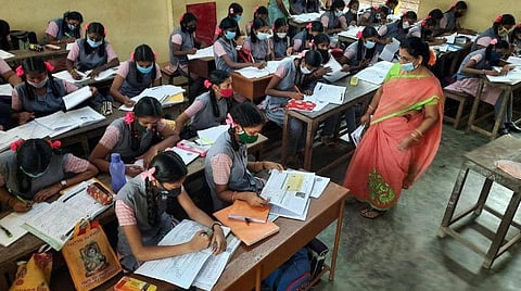 நீண்டகாலம் பள்ளிக்கு வராதவர்களின் விவரங்களை தர உத்தரவு