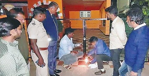 நீலகிரியில் விதிமீறி செயல்பட்ட 3 தங்கும் விடுதிகளுக்கு "சீல்"