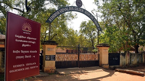 1-க்கு மேற்பட்ட பாடங்களில் தோல்வி அடைந்தோருக்கு 3 வாரத்தில் துணைத் தேர்வு: கேந்திரிய வித்யாலயாவுக்கு ஐகோர்ட் உத்தரவு