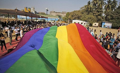 தன்பாலின தம்பதிகளின் சமூகத் தேவையை பரிசீலிக்க குழு அமைக்கப்படும்: உச்ச நீதிமன்றத்தில் மத்திய அரசு தகவல்