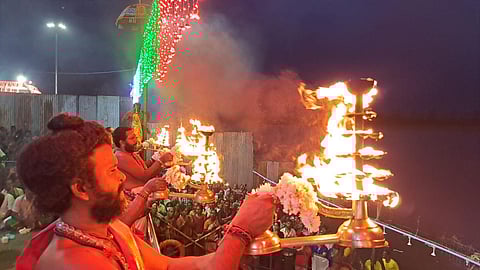 புஷ்கரணி விழா ஆரத்தியுடன் நிறைவு: சங்கராபரணி ஆற்றில் புனித நீராடிய ஏராளமான பக்தர்கள்