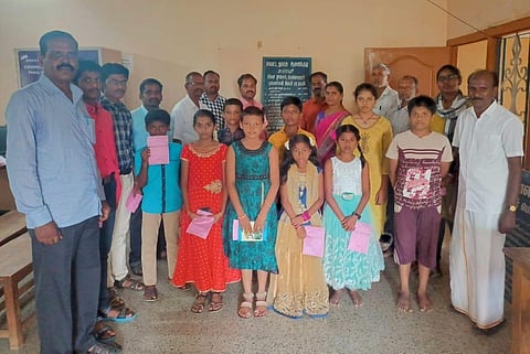 தருமபுரி மாவட்டம் பென்னாகரம் மைய நூலகத்தில் தமிழ்ச் சங்கம் ஏற்பாட்டில் பள்ளிக் குழந்தைகளுக்கு இலவச உறுப்பினர் சேர்க்கை வழங்கப்பட்டது