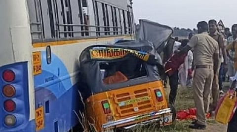 மாமல்லபுரம் அருகே அரசு பேருந்து மீது ஆட்டோ மோதியதில் ஒரே குடும்பத்தை சேர்ந்த 6 பேர் உயிரிழப்பு