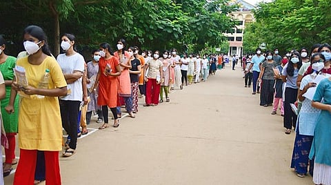 நாடு முழுவதும் மே 7-ம் தேதி நடைபெறும் நீட் தேர்வுக்கான `ஹால் டிக்கெட்' வெளியீடு