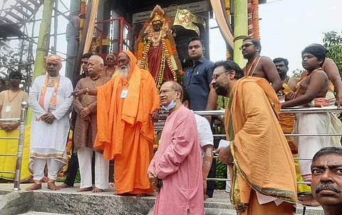 செங்கல்பட்டு அருகே வெள்ளிக்கிழமை நடந்த பாரதமாதா கோயில் திறப்பு விழாவில் பங்கேற்ற ஆர்எஸ்எஸ் தலைவர் மோகன் பாகவத்