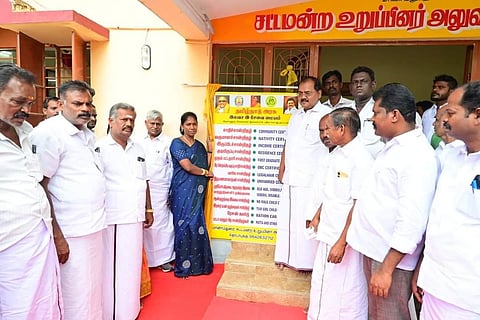 மானாமதுரை எம்எல்ஏ அலுவலகத்தில் இ-சேவை மையம் தொடங்கி வைத்த எம்எல்ஏ தமிழரசி. உடன் முன்னாள் எம்எல்ஏ மதியரசன்.