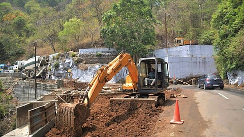 ஏற்காடு மலைப்பாதையில் இலகுரக வாகனங்களுக்கு அனுமதி - குவிந்த சுற்றுலாப் பயணிகள்