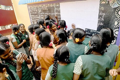 8.17 லட்சம் மாணவ, மாணவிகள் எழுதிய பிளஸ் 2 தேர்வு முடிவுகள் நாளை வெளியீடு