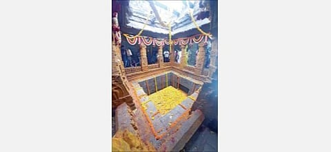 நடவாவி கிணற்று மண்டபத்தில் காணப்படும் உள் கிணறு.