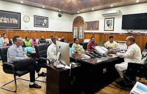 மணிப்பூர் கலவரத்தில் இதுவரை 54 பேர் உயிரிழப்பு - 20,000 பேர் பத்திரமாக மீட்பு, மாநிலத்தில் அமைதி திரும்புகிறது