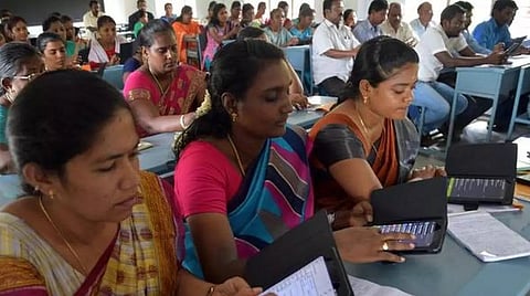 இடைநிலை ஆசிரியர் பயிற்சி: தனித்தேர்வர்கள் நாளைமுதல் விண்ணப்பிக்கலாம்