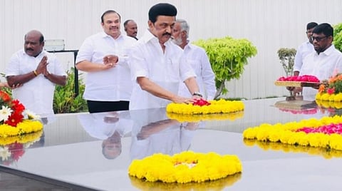 திமுக ஆட்சியின் 3-வது ஆண்டு தொடக்கம்: தலைவர்கள் நினைவிடத்தில் முதல்வர் ஸ்டாலின் மரியாதை