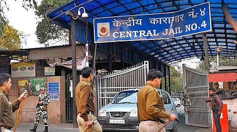 தமிழக போலீஸார் திருப்பி அனுப்பப்பட்டது குறித்து விசாரிக்க டெல்லி விரைந்த ஆயுதப்படை கூடுதல் டிஜிபி