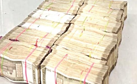 பறிமுதல் செய்யப்பட்ட பணம்.