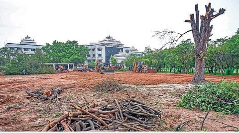 திருச்சி ஆட்சியர் அலுவலக வளாகத்தில் 5,000 பேர் அமரும் வகையில் பிரம்மாண்ட கூட்டரங்கம்