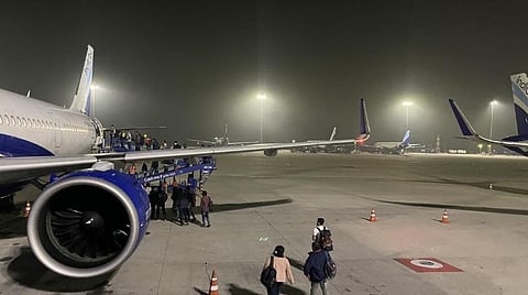 கேபினில் தீப்பிடித்து கருகும் வாசனை: திருச்சி - சிங்கப்பூர் விமானம் அவசர தரையிறக்கம்