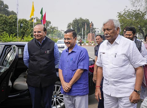 டெல்லி ஆளுநர் விகே சக்சேனா, முதல்வர் அரவிந்த் கேஜ்ரிவால் | கோப்புப்படம்