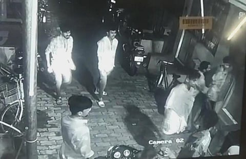 ராஜபாளையம் விவேகானந்தர் தெருவில் இரவில் வீட்டின் கதவை தட்டும் போதை இளைஞர்கள்