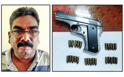 பாலசேகர். (அடுத்த படம்) பறிமுதல் செய்யப்பட்ட துப்பாக்கி, தோட்டாக்கள்.