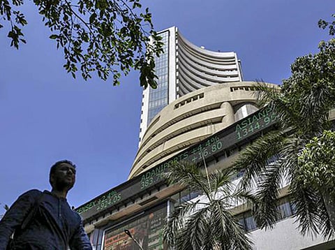 பங்குச்சந்தை | சென்செக்ஸ் 205 புள்ளிகள் சரிவு